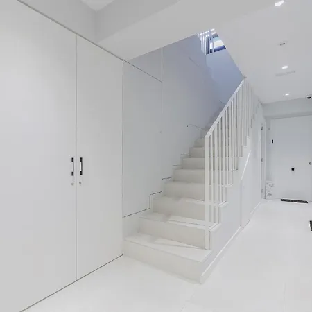 Elegante Y Luminoso En - Apto 3 By Apartman *