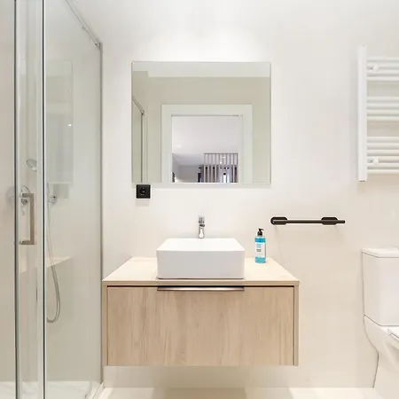 Elegante Y Luminoso En - Apto 3 By Vigo