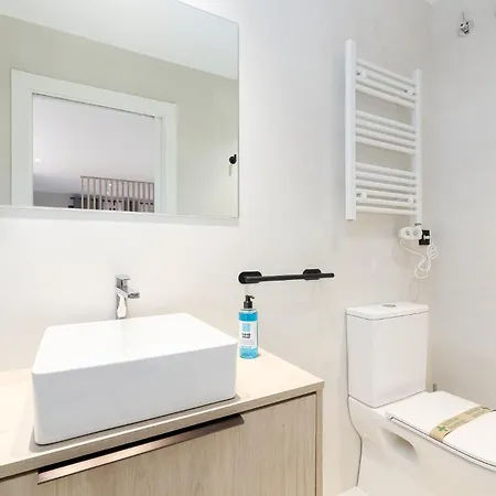 Elegante Y Luminoso En - Apto 3 By Apartman *